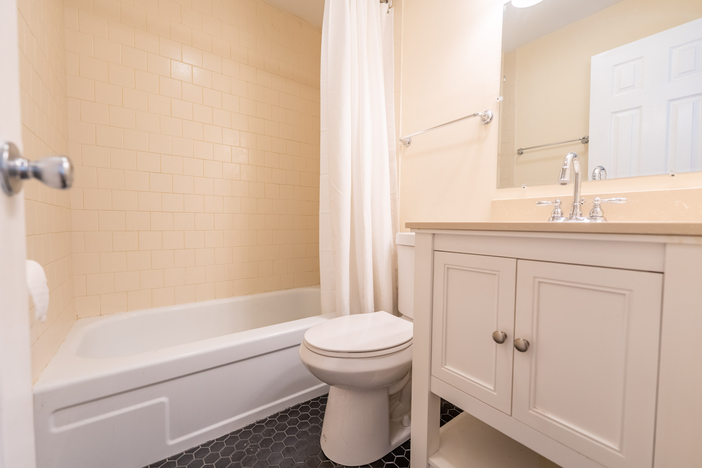 Dakota Courts - Image 13