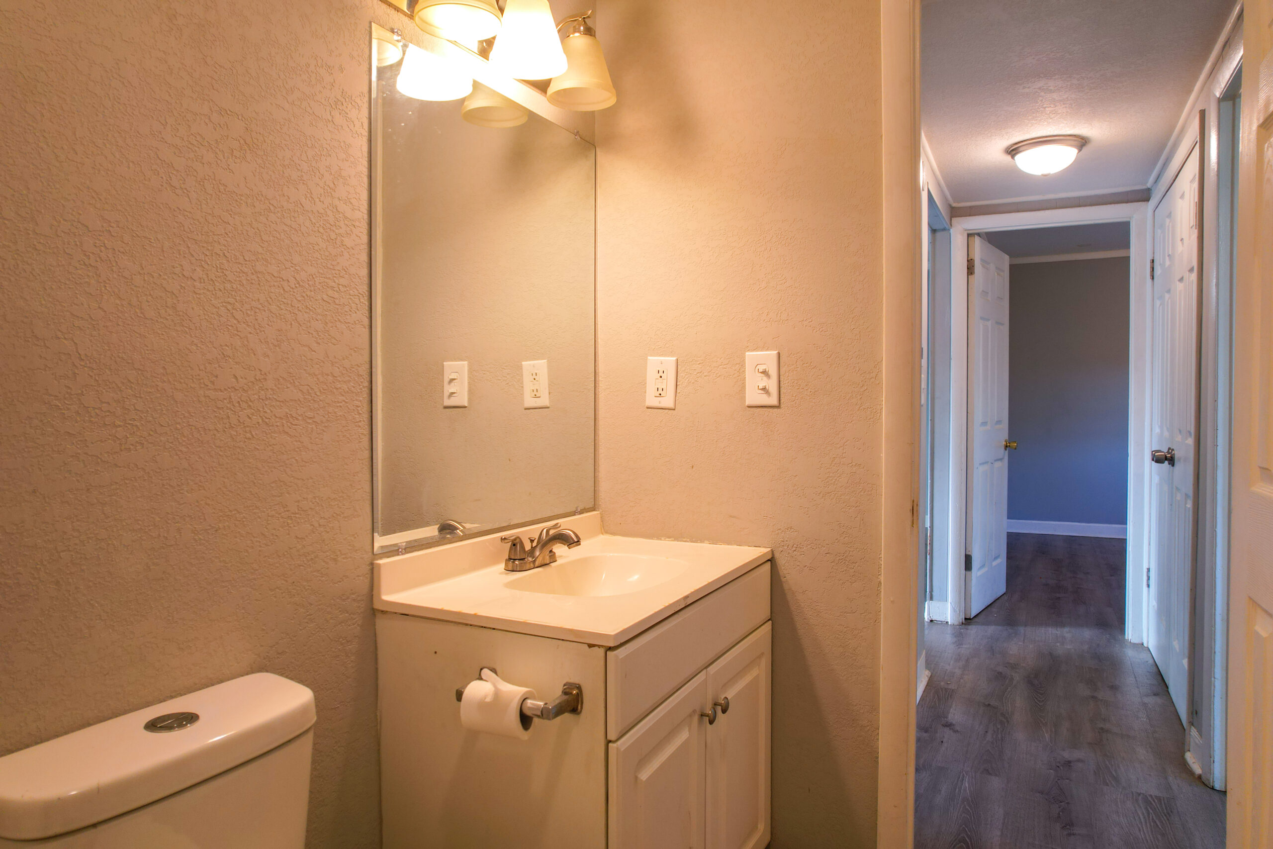 Sun Valley Apartments - Image 8