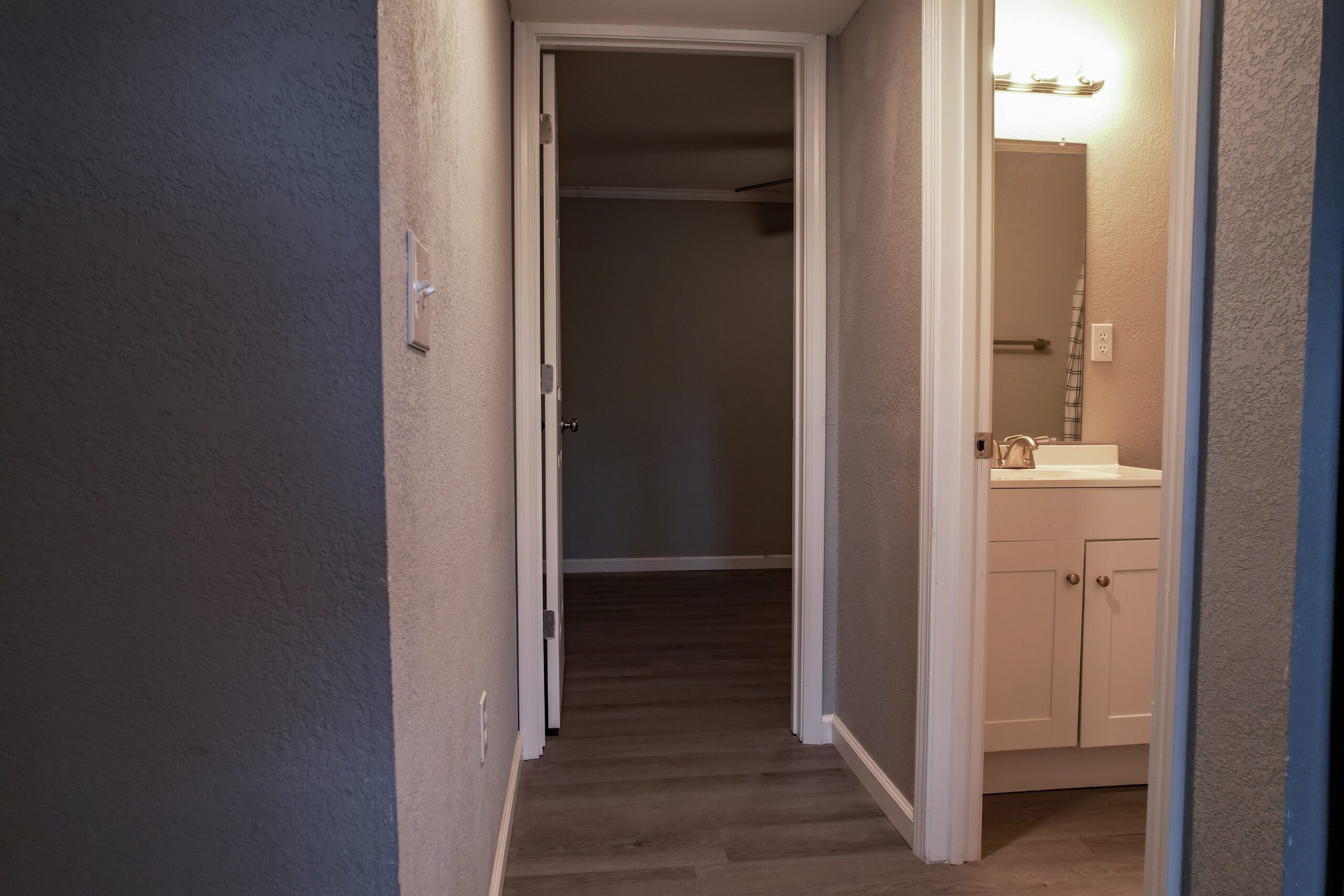 Sun Valley Apartments - Image 5