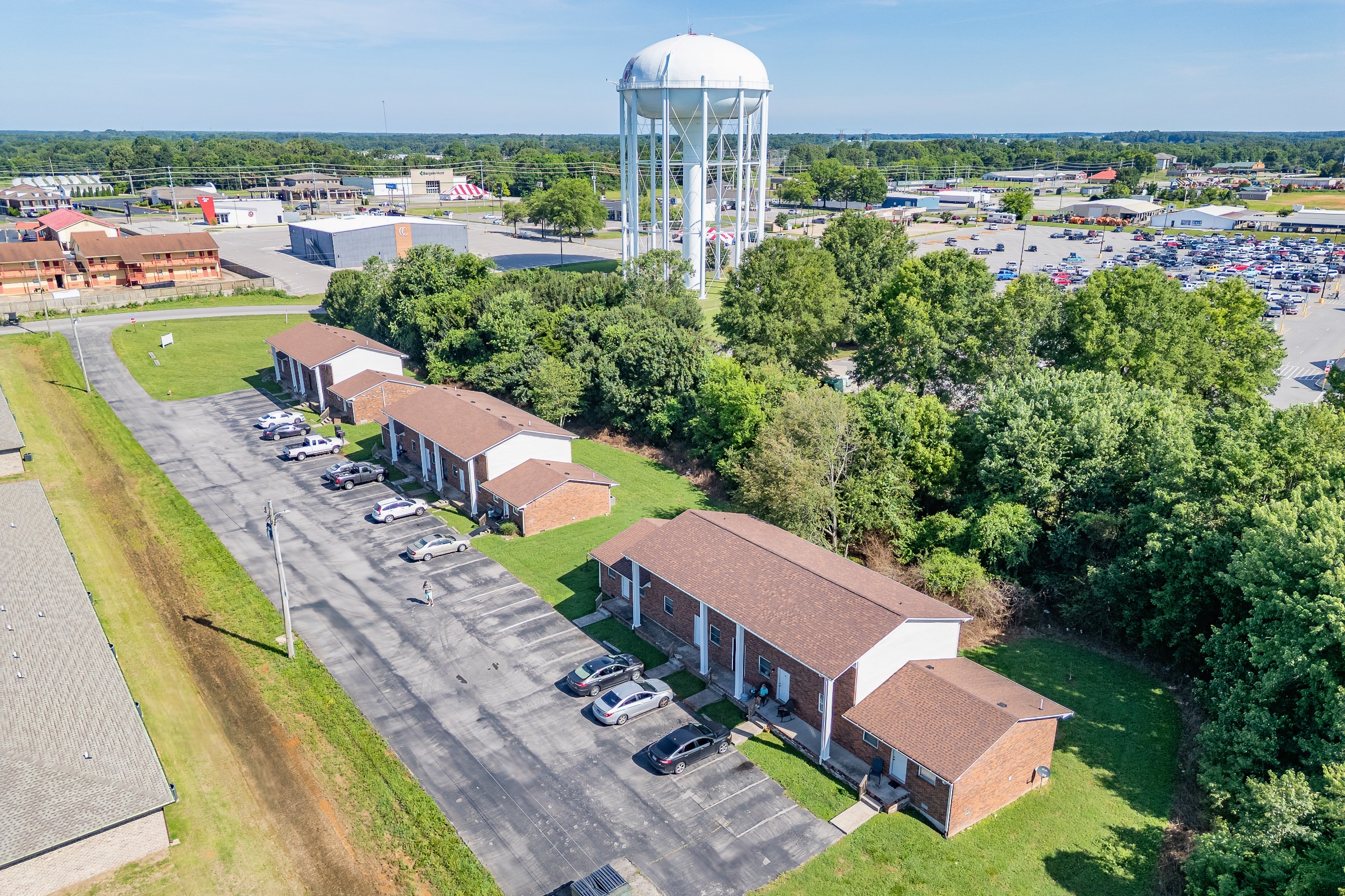 Manor Apartments - Image 2