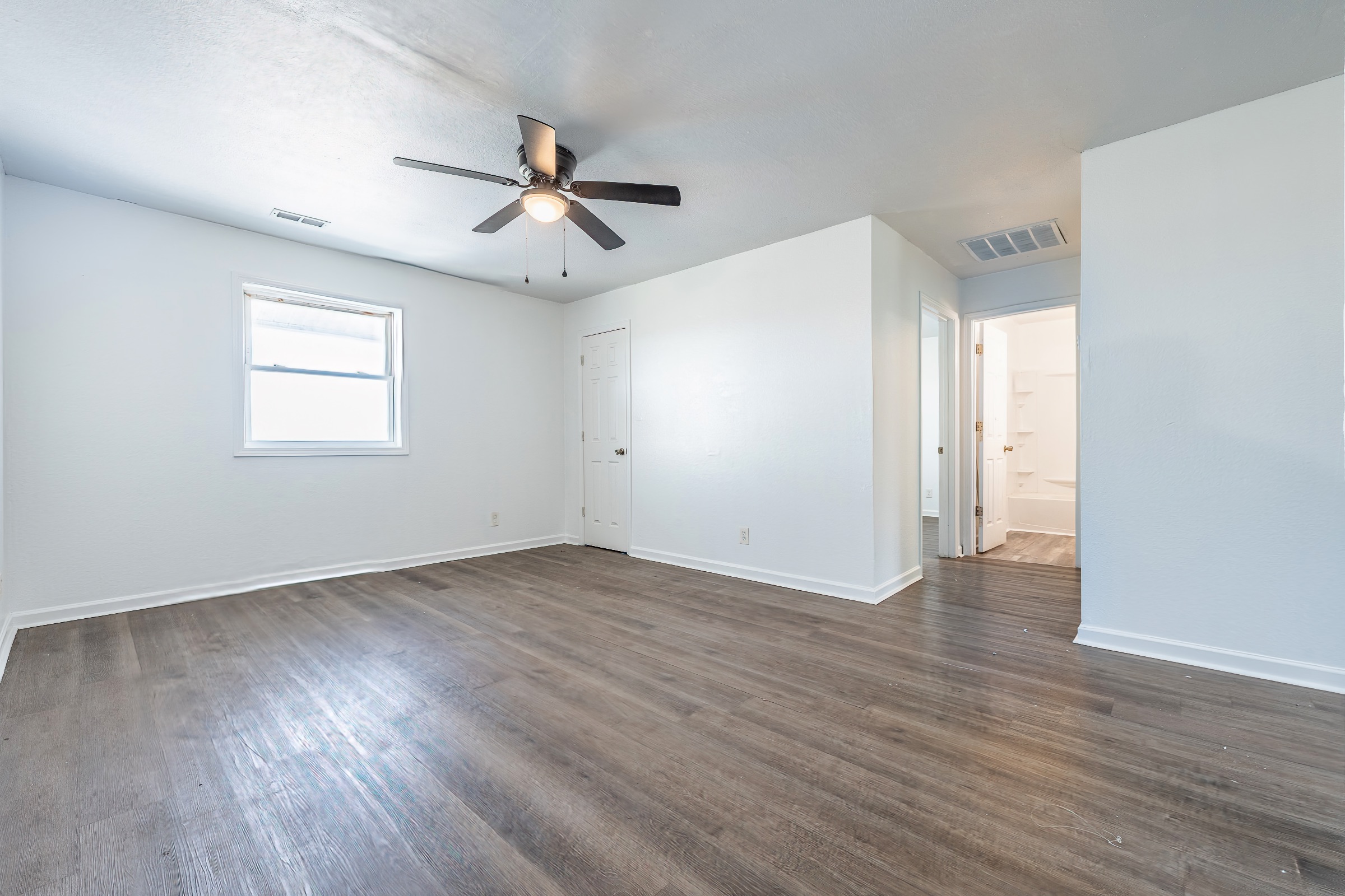 Manor Apartments - Image 5