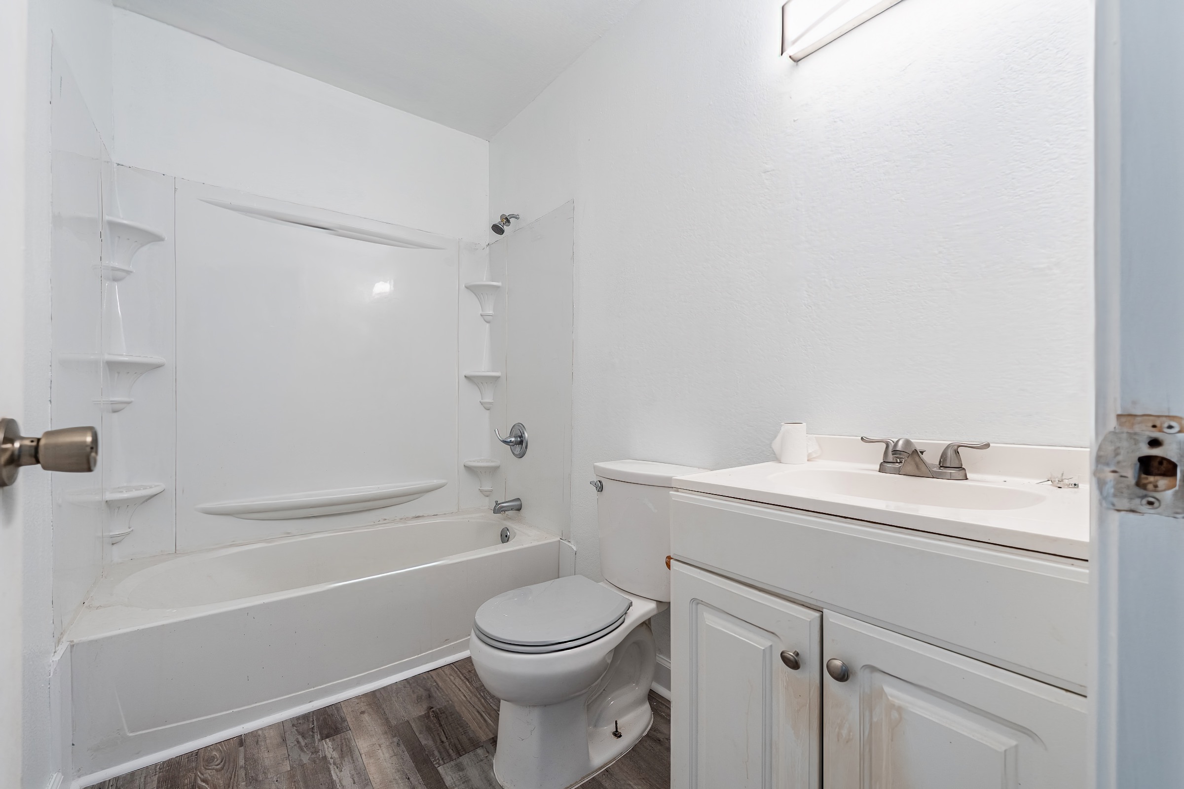 Manor Apartments - Image 10