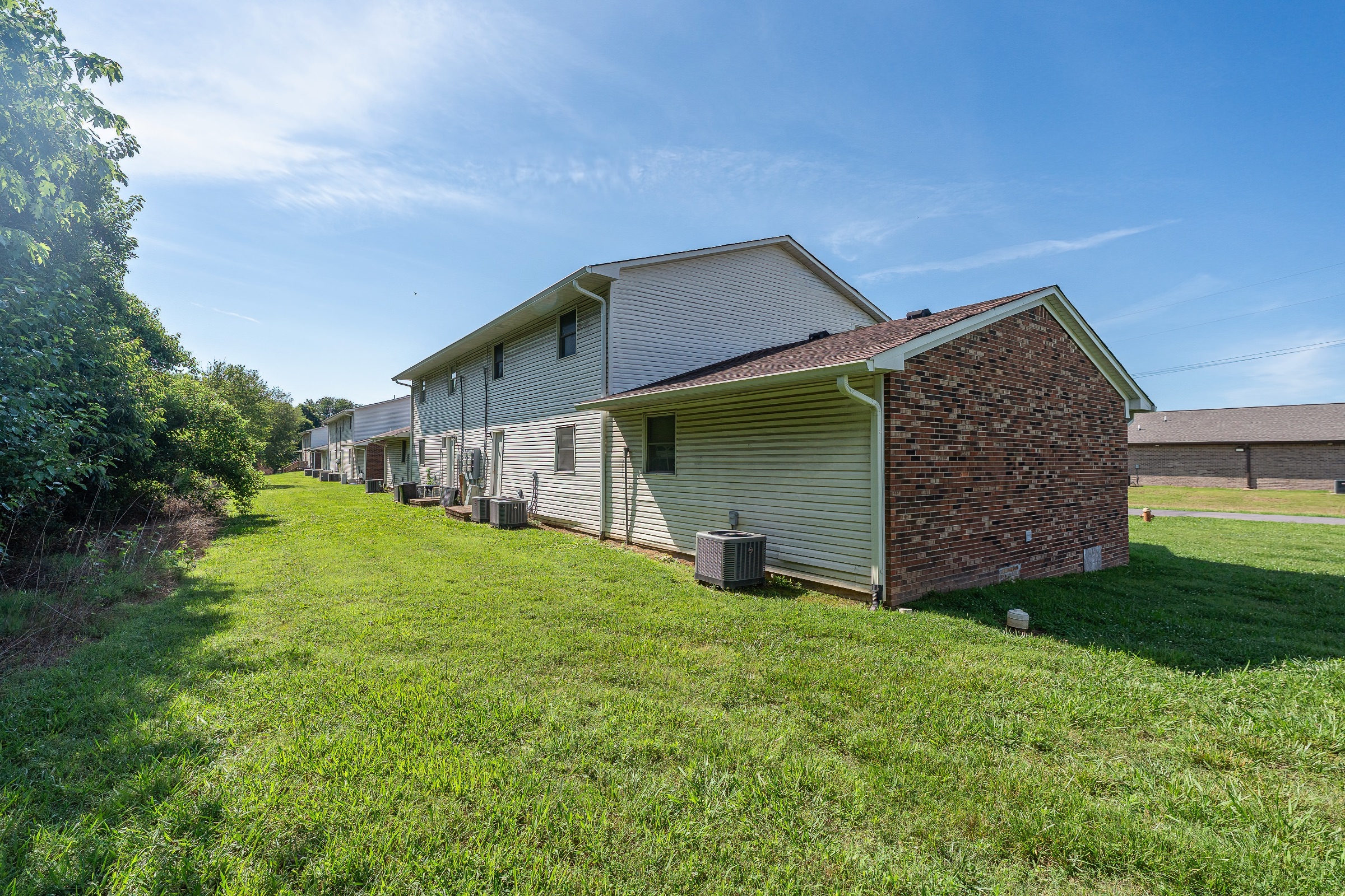 Manor Apartments - Image 11